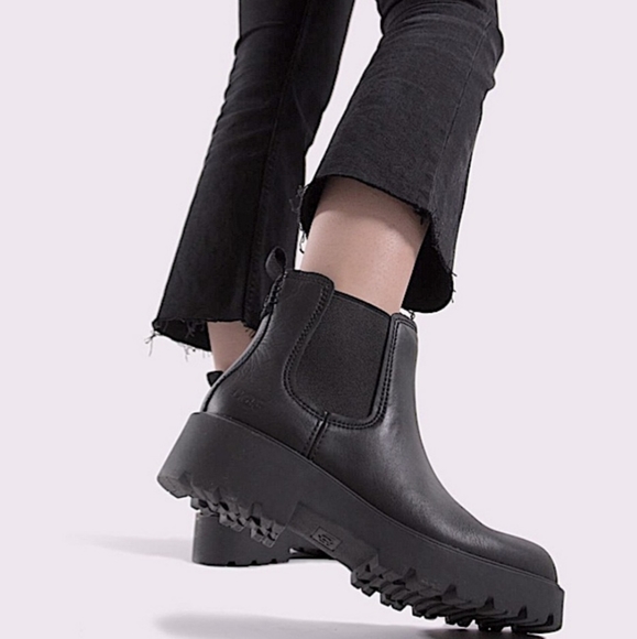UGG | Shoes | Ugg Markstrum Chelsea Boots | Poshmark